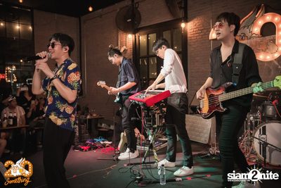 Mean at 20Something Bar — photo 48