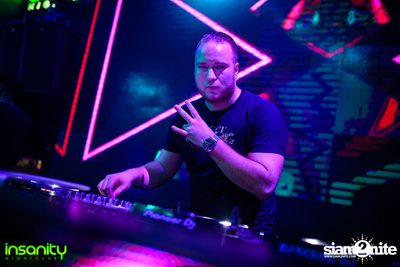 Japan Nights กับ DJ Rozavy ที่ Insanity Nightclub — photo 26