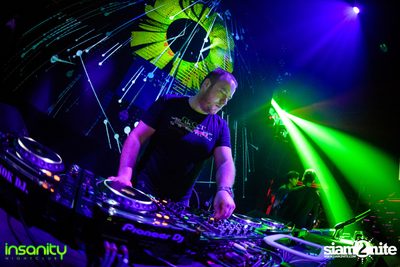 Japan Nights กับ DJ Rozavy ที่ Insanity Nightclub — photo 28