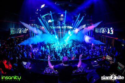 Japan Nights กับ DJ Rozavy ที่ Insanity Nightclub — photo 31