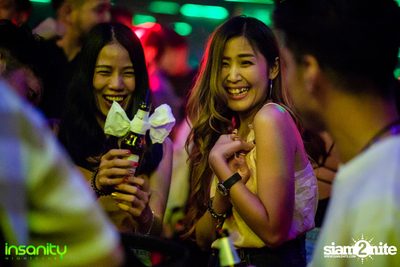 Japan Nights กับ DJ Rozavy ที่ Insanity Nightclub — photo 39