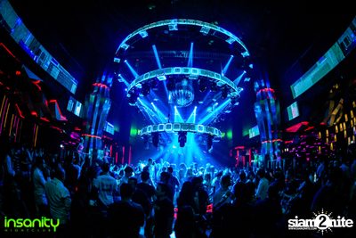 Japan Nights กับ DJ Rozavy ที่ Insanity Nightclub — photo 45