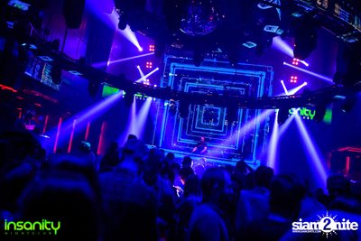 Japan Nights กับ DJ Rozavy ที่ Insanity Nightclub — photo 51