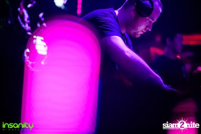 Japan Nights กับ DJ Rozavy ที่ Insanity Nightclub — photo 58