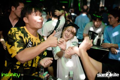 Japan Nights กับ DJ Rozavy ที่ Insanity Nightclub — photo 70