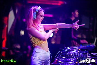 Japan Nights กับ DJ Rozavy ที่ Insanity Nightclub — photo 86