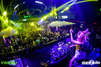 Japan Nights กับ DJ Rozavy ที่ Insanity Nightclub — photo 92