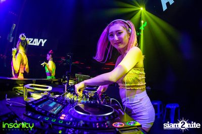 Japan Nights กับ DJ Rozavy ที่ Insanity Nightclub — photo 108