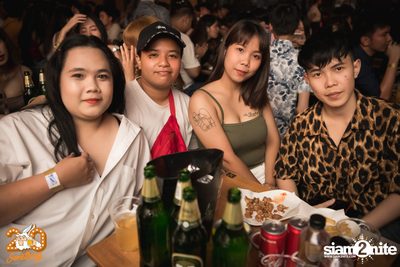 Atom Chanakan at 20Something Bar — photo 7