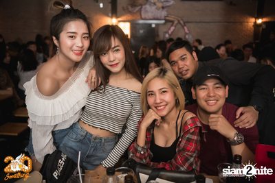 Atom Chanakan at 20Something Bar — photo 9
