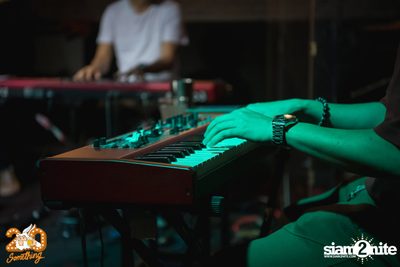 Atom Chanakan at 20Something Bar — photo 27