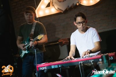 Atom Chanakan at 20Something Bar — photo 38