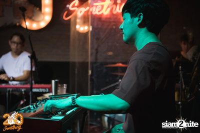 Atom Chanakan at 20Something Bar — photo 66