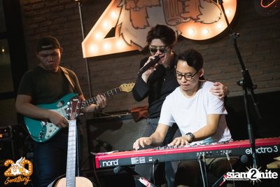 Atom Chanakan at 20Something Bar — photo 67