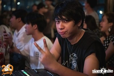 Atom Chanakan at 20Something Bar — photo 77