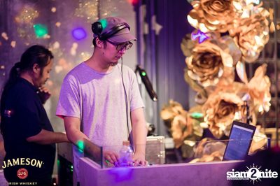 คืนวันศุกร์ ที่ เริงลลิล Retro Bar — photo 7