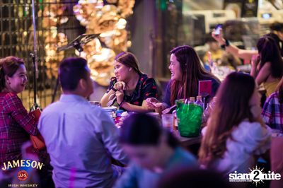 คืนวันศุกร์ ที่ เริงลลิล Retro Bar — photo 9