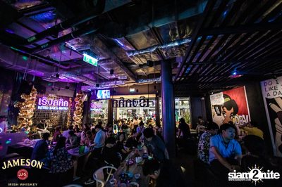 คืนวันศุกร์ ที่ เริงลลิล Retro Bar — photo 11