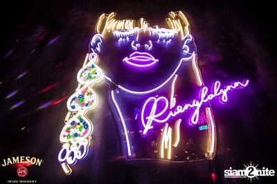 คืนวันศุกร์ ที่ เริงลลิล Retro Bar — photo 12