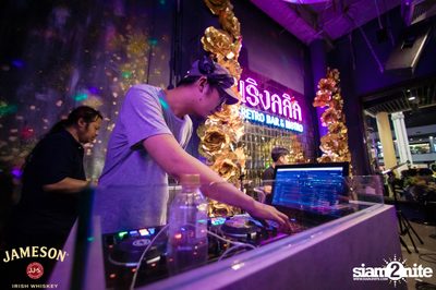 คืนวันศุกร์ ที่ เริงลลิล Retro Bar — photo 13