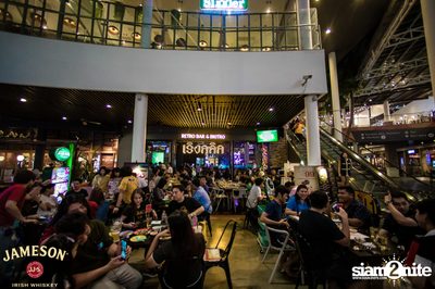 คืนวันศุกร์ ที่ เริงลลิล Retro Bar — photo 17