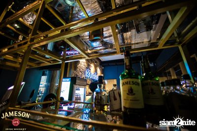 คืนวันศุกร์ ที่ เริงลลิล Retro Bar — photo 19