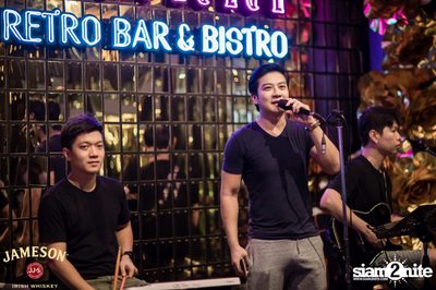 คืนวันศุกร์ ที่ เริงลลิล Retro Bar — photo 20