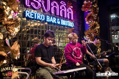 คืนวันศุกร์ ที่ เริงลลิล Retro Bar — photo 25