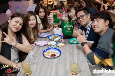คืนวันศุกร์ ที่ เริงลลิล Retro Bar — photo 26