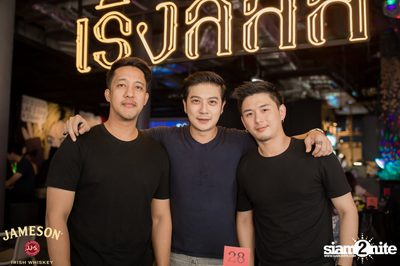 คืนวันศุกร์ ที่ เริงลลิล Retro Bar — photo 28