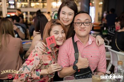 คืนวันศุกร์ ที่ เริงลลิล Retro Bar — photo 29
