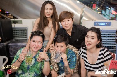 คืนวันศุกร์ ที่ เริงลลิล Retro Bar — photo 31