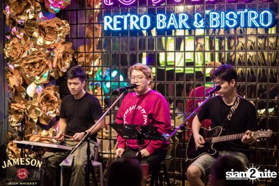 คืนวันศุกร์ ที่ เริงลลิล Retro Bar — photo 40