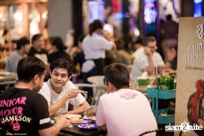 คืนวันศุกร์ ที่ เริงลลิล Retro Bar — photo 43