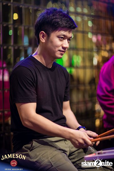 คืนวันศุกร์ ที่ เริงลลิล Retro Bar — photo 51