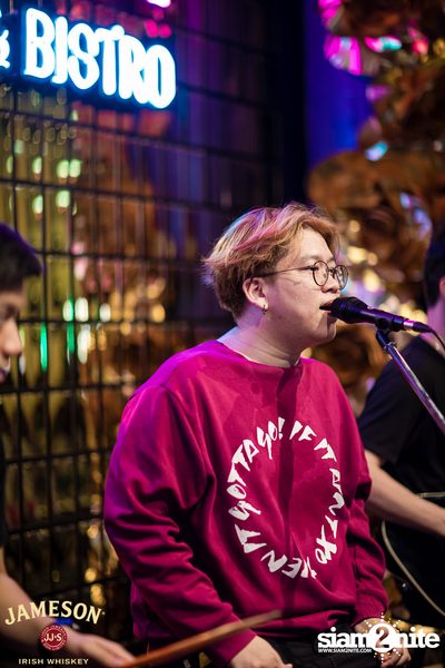 คืนวันศุกร์ ที่ เริงลลิล Retro Bar — photo 52