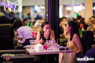 คืนวันศุกร์ ที่ เริงลลิล Retro Bar — photo 53