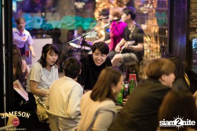 คืนวันศุกร์ ที่ เริงลลิล Retro Bar — photo 54