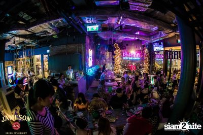 คืนวันศุกร์ ที่ เริงลลิล Retro Bar — photo 55