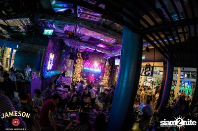 คืนวันศุกร์ ที่ เริงลลิล Retro Bar — photo 56