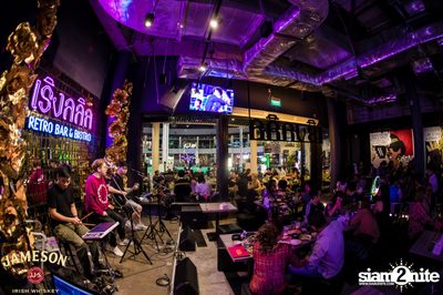 คืนวันศุกร์ ที่ เริงลลิล Retro Bar — photo 58