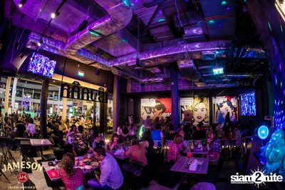 คืนวันศุกร์ ที่ เริงลลิล Retro Bar — photo 59