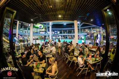 คืนวันศุกร์ ที่ เริงลลิล Retro Bar — photo 60