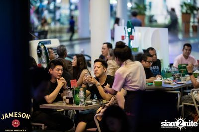 คืนวันศุกร์ ที่ เริงลลิล Retro Bar — photo 63