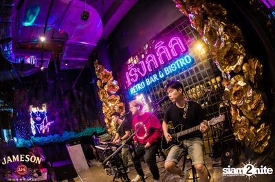 คืนวันศุกร์ ที่ เริงลลิล Retro Bar — photo 64