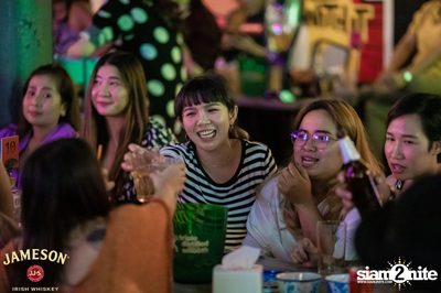 คืนวันศุกร์ ที่ เริงลลิล Retro Bar — photo 74