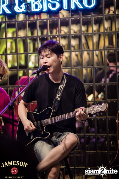 คืนวันศุกร์ ที่ เริงลลิล Retro Bar — photo 76