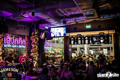คืนวันศุกร์ ที่ เริงลลิล Retro Bar — photo 80