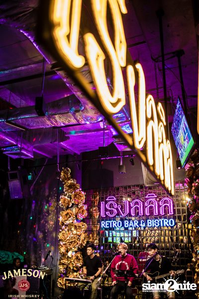 คืนวันศุกร์ ที่ เริงลลิล Retro Bar — photo 85