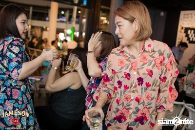 คืนวันศุกร์ ที่ เริงลลิล Retro Bar — photo 93